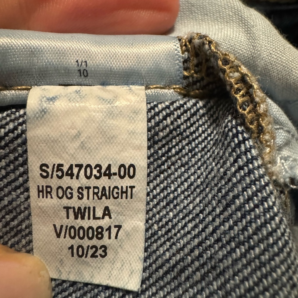 Old Navy High-Waisted Button-Fly OG
Straight Ankle Jeans, Size 10 - Picture 12 of 14